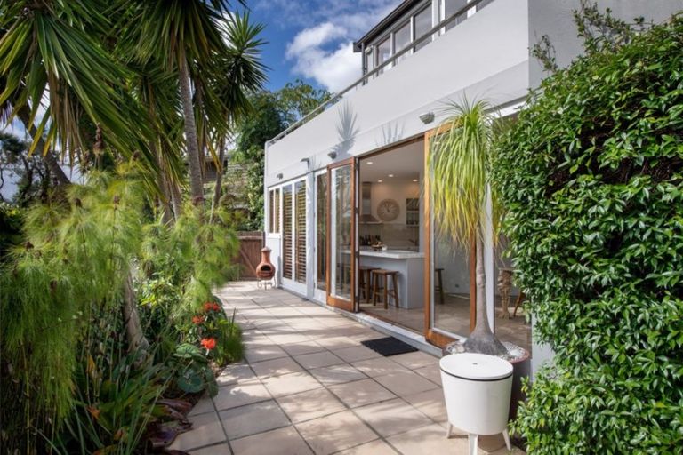 Photo of property in 3/37 Prospect Terrace, Milford, Auckland, 0620