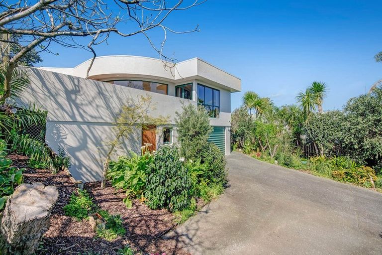Photo of property in 13 Jelas Road, Red Beach, 0932