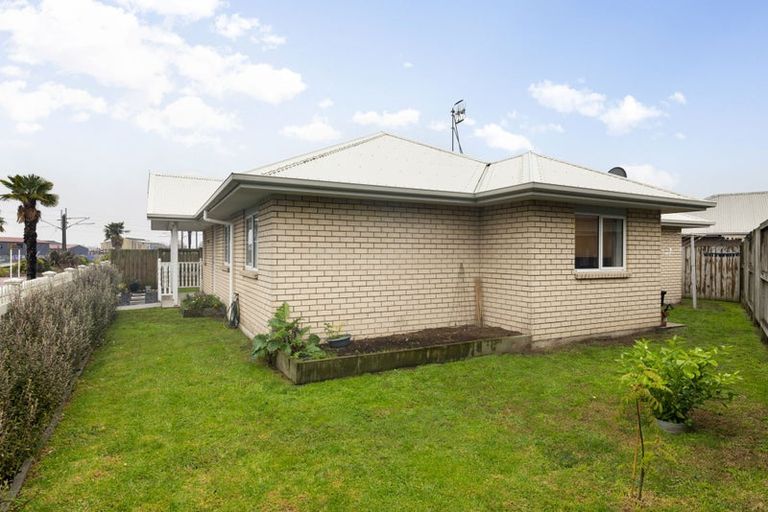 Photo of property in 42 Queens Park Crescent, Frankton, Hamilton, 3204