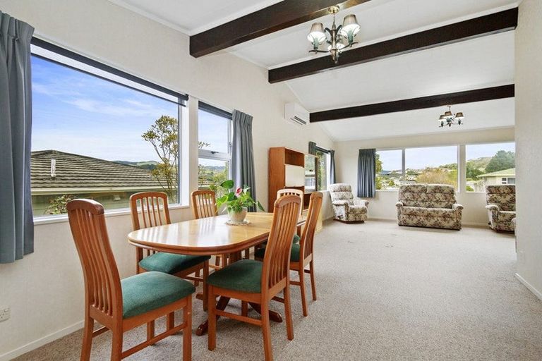 Photo of property in 32 Turriff Crescent, Tawa, Wellington, 5028