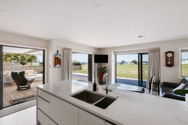 Photo of property in 26 Harbour View Road, Omokoroa, 3114