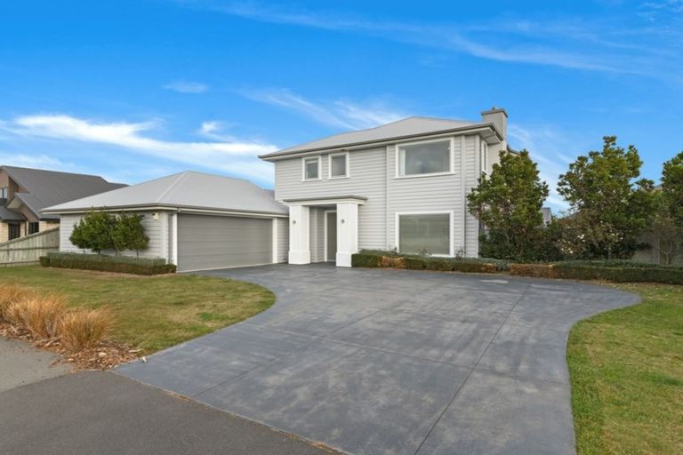 Photo of property in 23 Foresters Crescent, Parklands, Christchurch, 8083