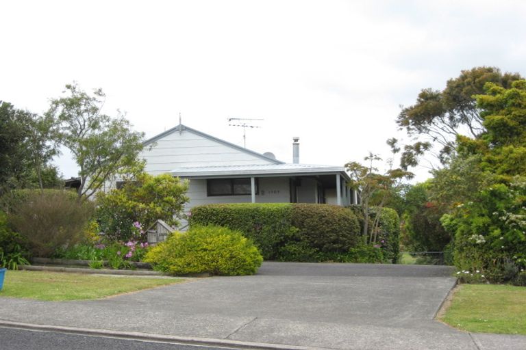 Photo of property in 1309 Whangaparaoa Road, Army Bay, Whangaparaoa, 0930