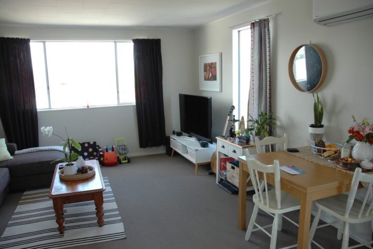 Photo of property in 2/23 Maple Grove, Maungaraki, Lower Hutt, 5010