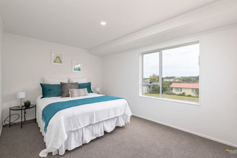 Photo of property in 60 Downes Street, Titahi Bay, Porirua, 5022