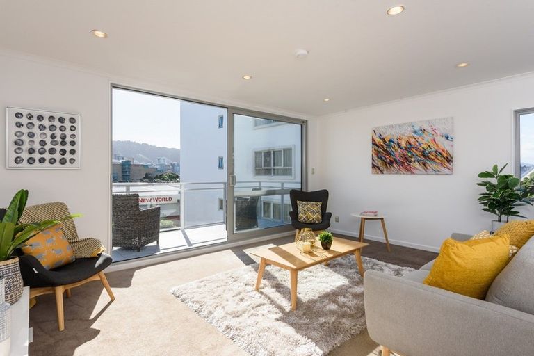 Photo of property in 9/15 Roxburgh Street, Mount Victoria, Wellington, 6011