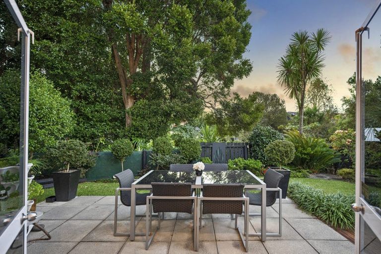 Photo of property in 2/37 Newhaven Terrace, Mairangi Bay, Auckland, 0630