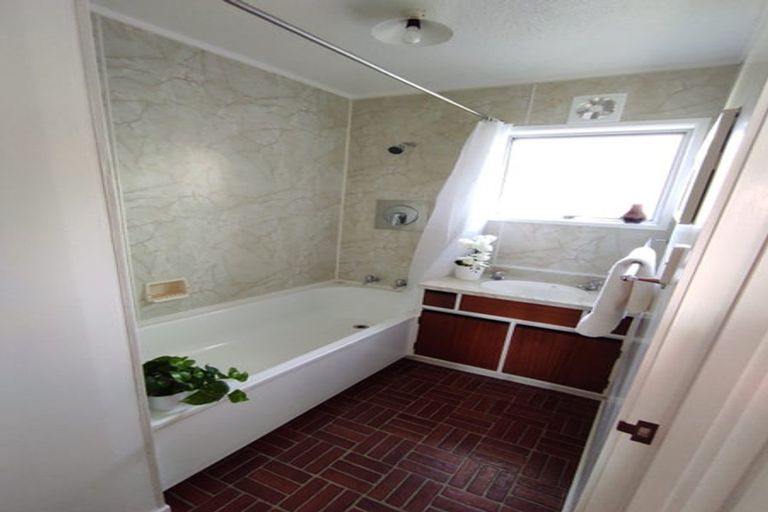 Photo of property in 2/6 Benygloe Place, Highland Park, Auckland, 2010