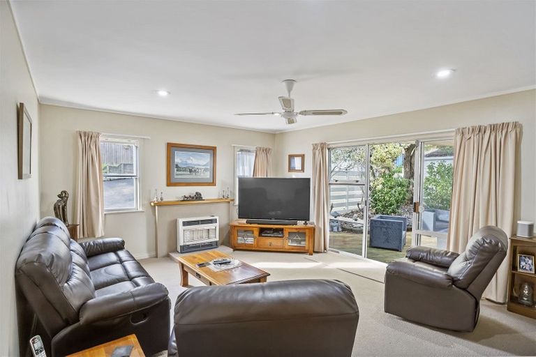Photo of property in 2/3 Winifred Avenue, Bayview, Auckland, 0629