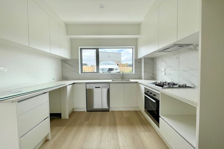 Photo of property in 15b Crestview Rise, Papakura, 2110