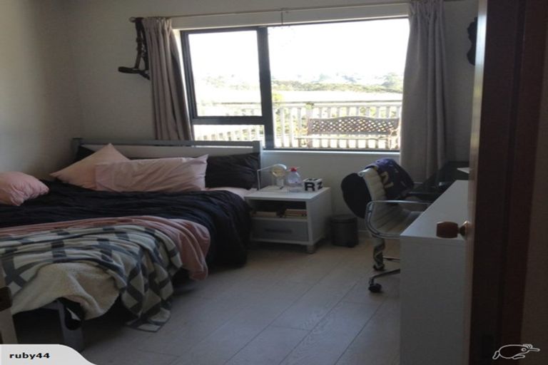 Photo of property in 54 Sunnyvale Road, Massey, Auckland, 0614