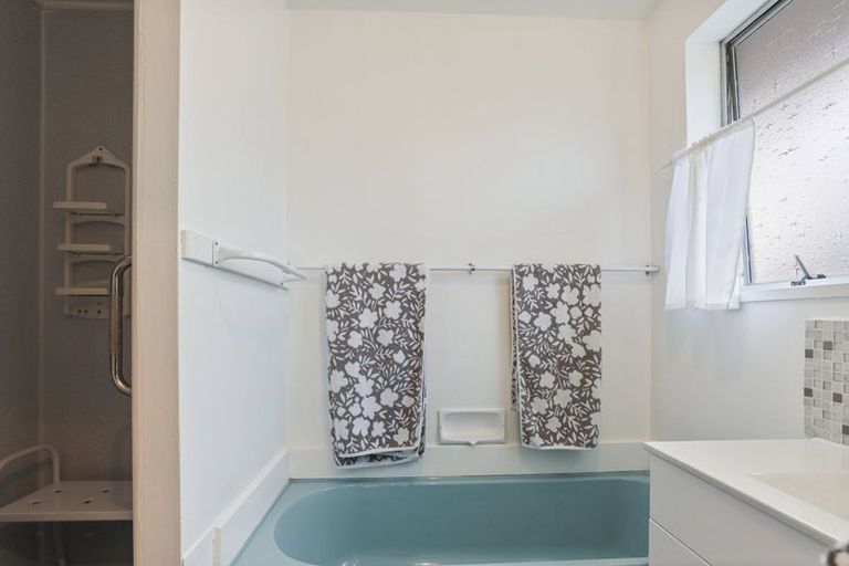 Photo of property in 2/32 Lake Terrace Road, Burwood, Christchurch, 8083
