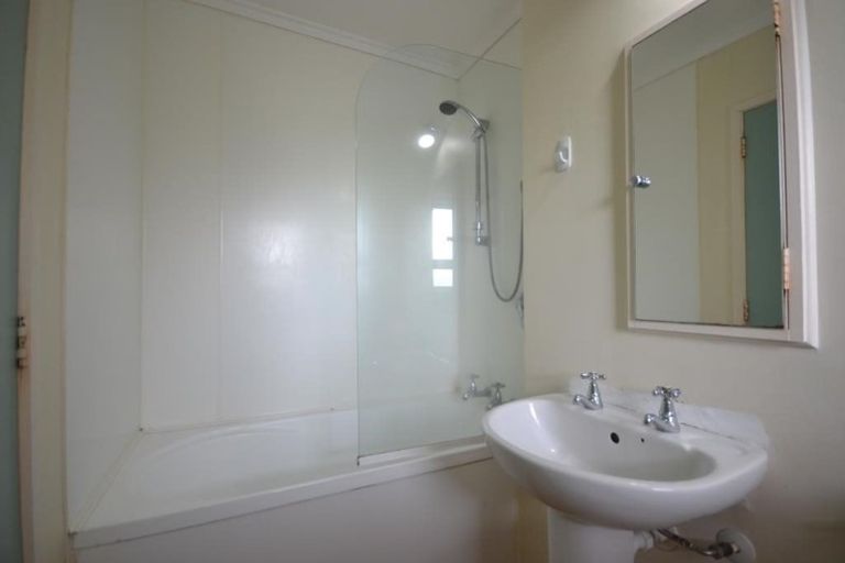 Photo of property in 4/52 Russell Terrace, Berhampore, Wellington, 6023