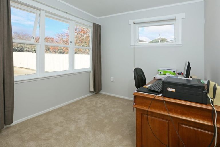 Photo of property in 3 Glen Marine Parade, Glendene, Auckland, 0602