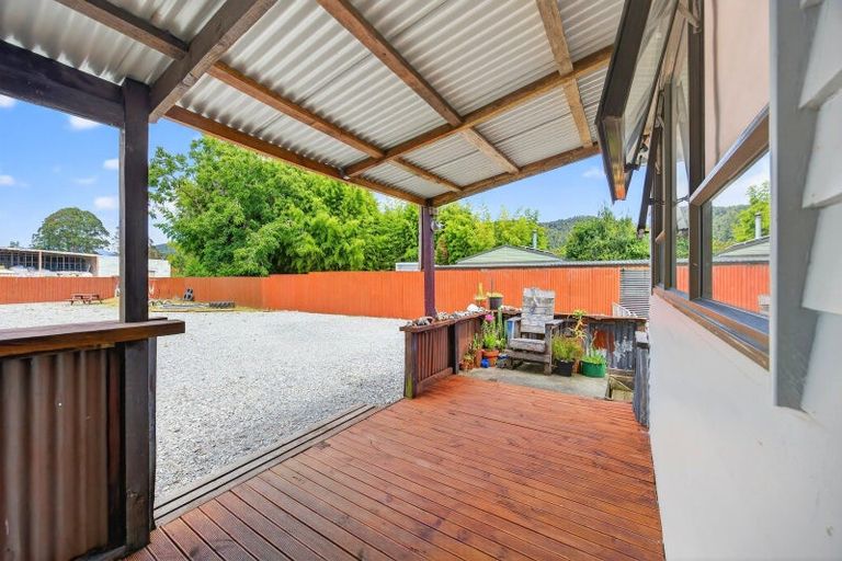 Photo of property in 12 Hampden Street, Murchison, 7007