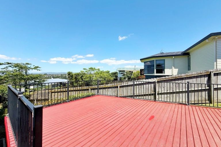 Photo of property in 113 Luckens Road, West Harbour, Auckland, 0618