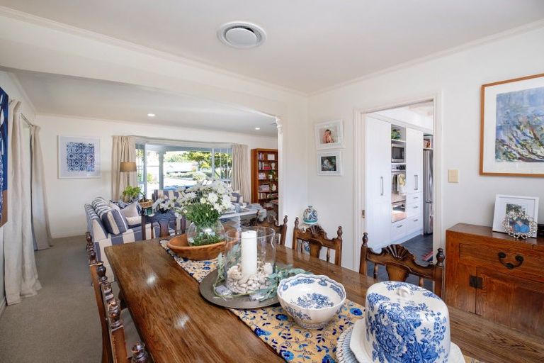 Photo of property in 2 Woodford Heights, Havelock North, 4130