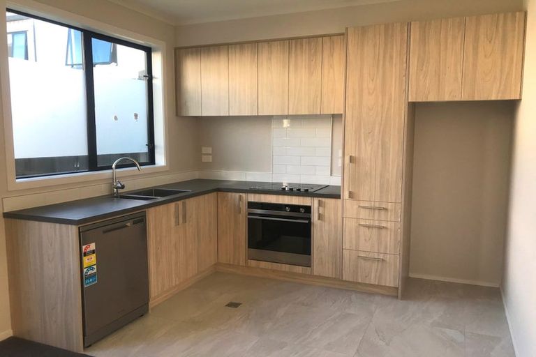 Photo of property in 16 Uku Lane, Hobsonville, Auckland, 0616