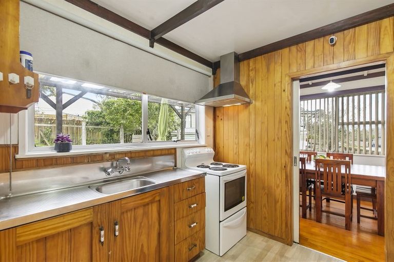 Photo of property in 38 Thornlow Street, Glendene, Auckland, 0602