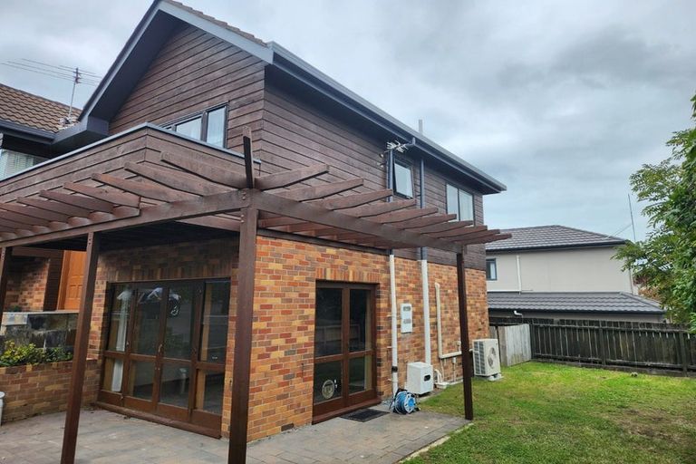 Photo of property in 2/10 Northumberland Avenue, Belmont, Auckland, 0622