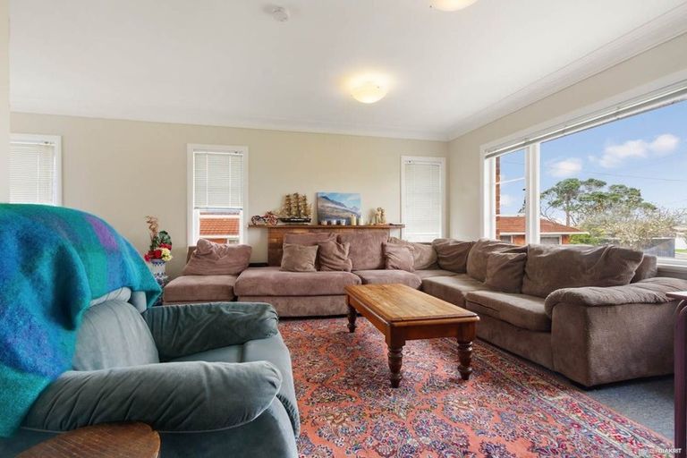 Photo of property in 99 Golf Road, New Lynn, Auckland, 0600