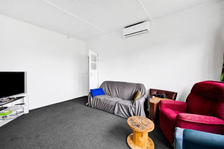 Photo of property in 210 South Road, Hawera, 4610