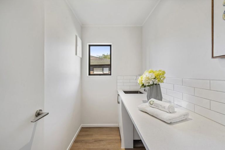 Photo of property in 1/11 Woodlands Crescent, Browns Bay, Auckland, 0630