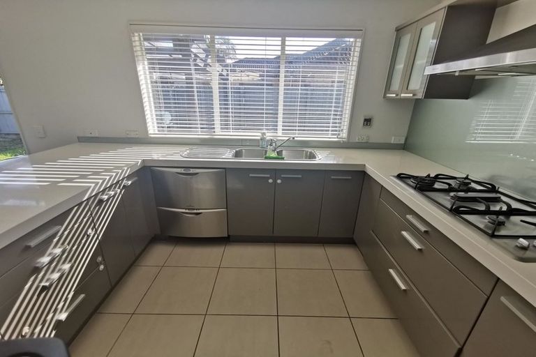 Photo of property in 100 Stancombe Road, Flat Bush, Auckland, 2016