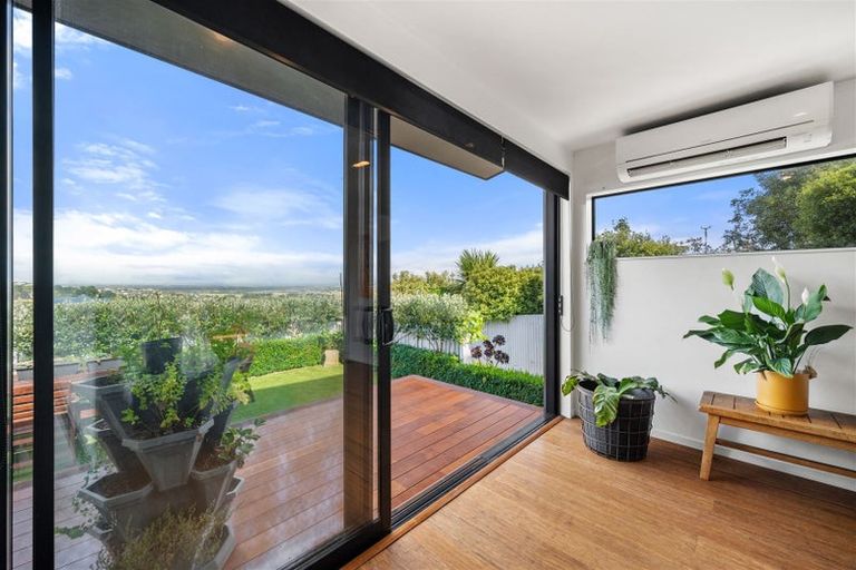 Photo of property in 94a Dyers Pass Road, Cashmere, Christchurch, 8022