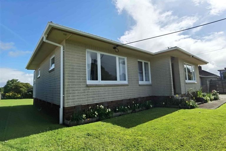 Photo of property in 53 Matipo Road, Te Atatu Peninsula, Auckland, 0610