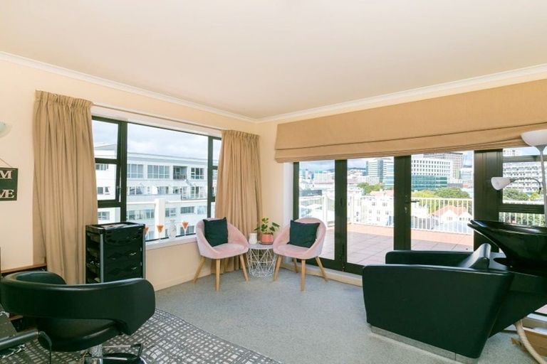 Photo of property in Endeavour Apartments, 6/125 Thorndon Quay, Pipitea, Wellington, 6011