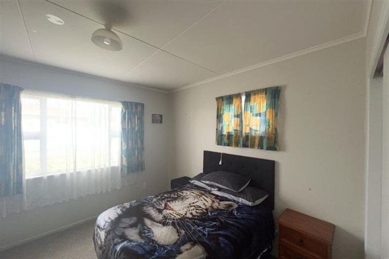 Photo of property in 1 Balmoral Street, Levin, 5510