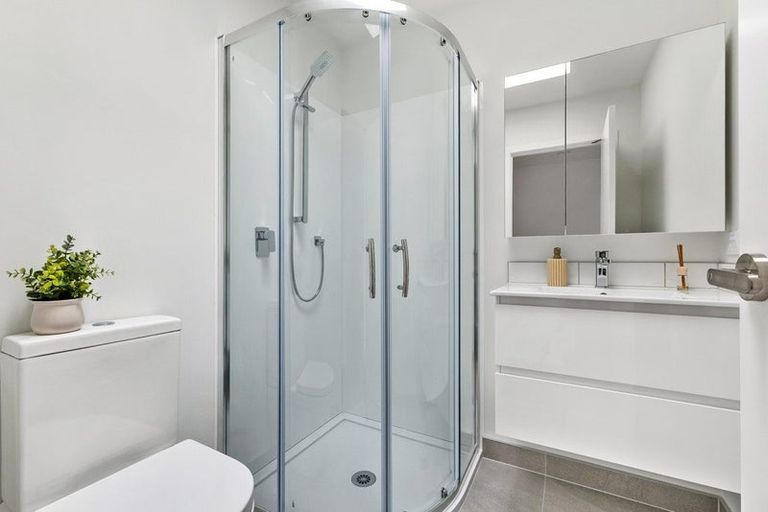 Photo of property in 19 Meg Lane, Glen Eden, 0602