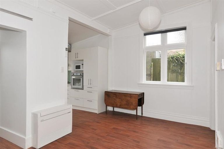 Photo of property in 5 Glendavar Street, Berhampore, Wellington, 6023