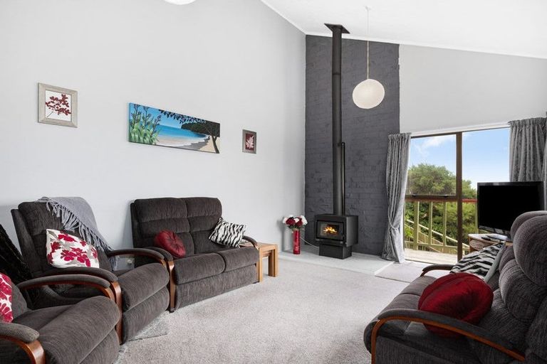 Photo of property in 4 Karoro Place, Paremata, Porirua, 5024