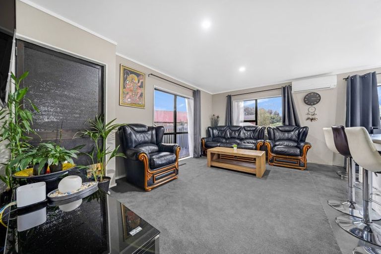Photo of property in 2/33 Seaward Place, Wattle Downs, Auckland, 2103