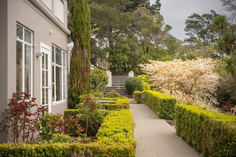 Photo of property in 141 Hackthorne Road, Cashmere, Christchurch, 8022