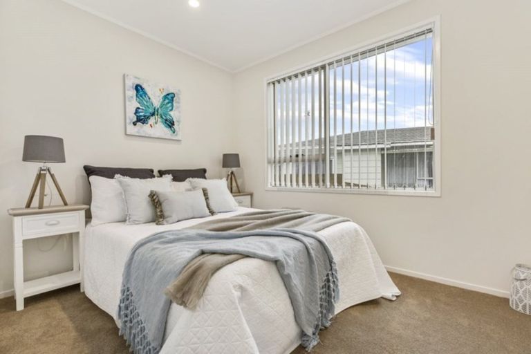 Photo of property in 122 Shifnal Drive, Randwick Park, Auckland, 2105