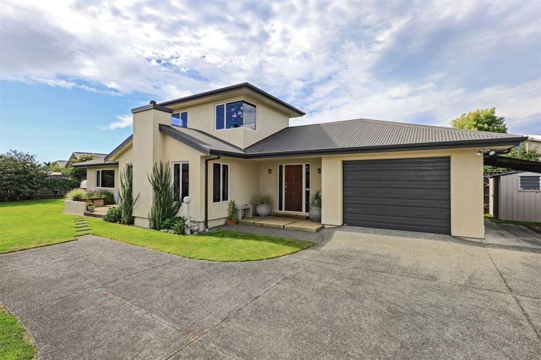 Photo of property in 6 Saint Hill Rise, Havelock North, 4130