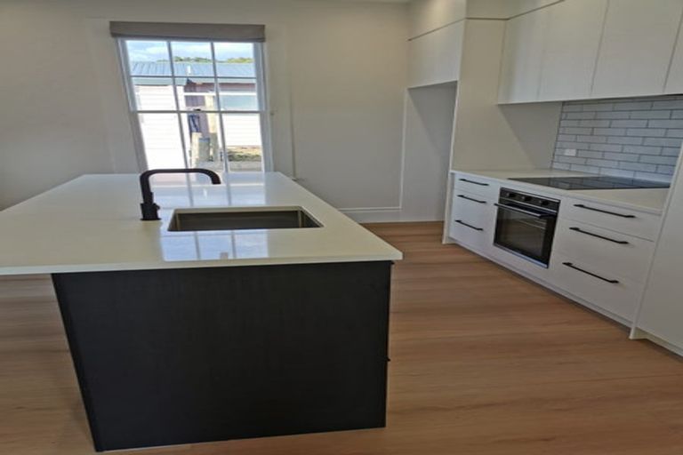 Photo of property in 4/141 Colwill Road, Massey, Auckland, 0614