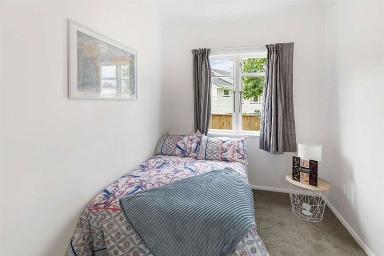 Photo of property in 14 Chester Street, Levin, 5510