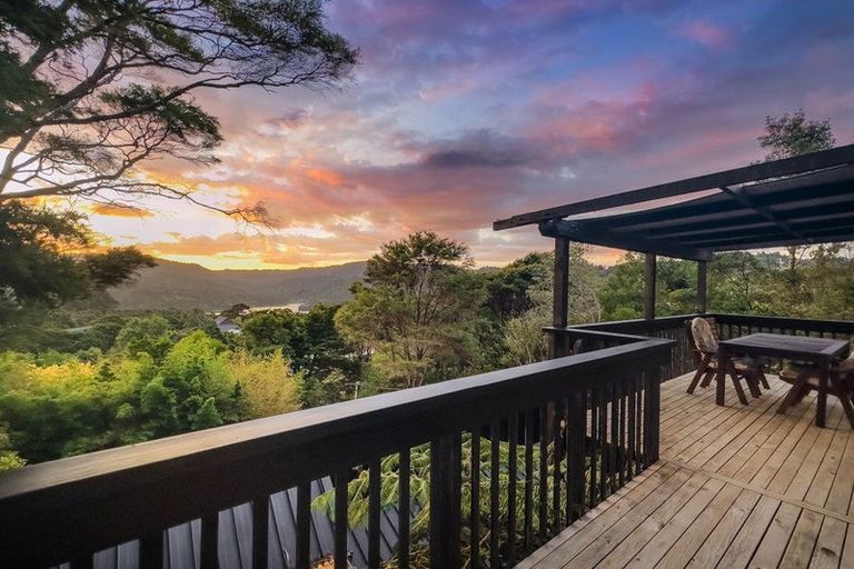 Photo of property in 6 Victory Road, Laingholm, Auckland, 0604