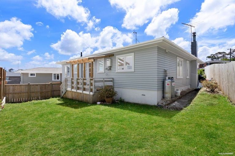 Photo of property in 6 Celsmere Lane, Te Atatu Peninsula, Auckland, 0610
