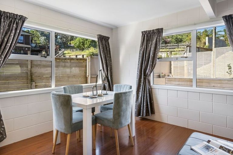 Photo of property in 1/2 Flavia Close, Torbay, Auckland, 0630