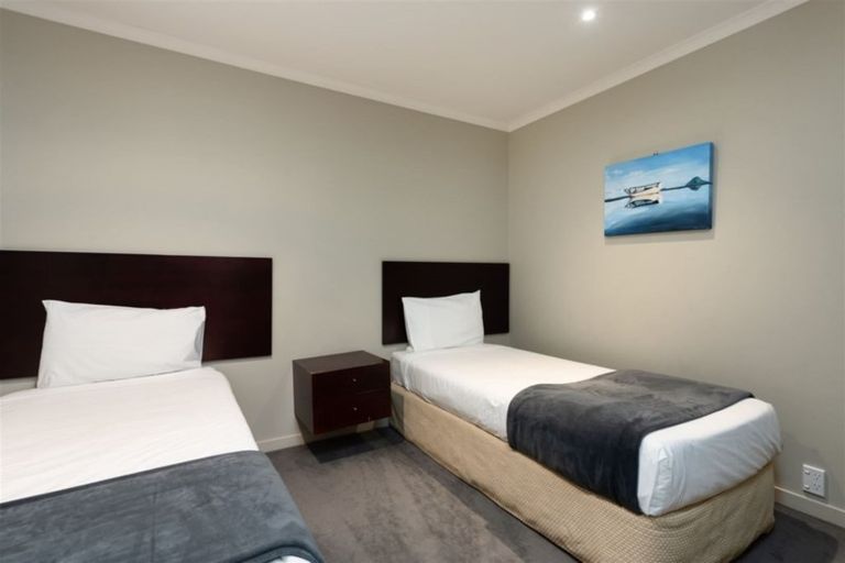 Photo of property in 136 Marine Parade, Bluff, 9814