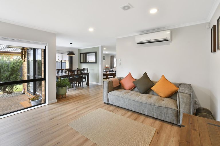 Photo of property in 41 Croftview Road, Wattle Downs, Auckland, 2103