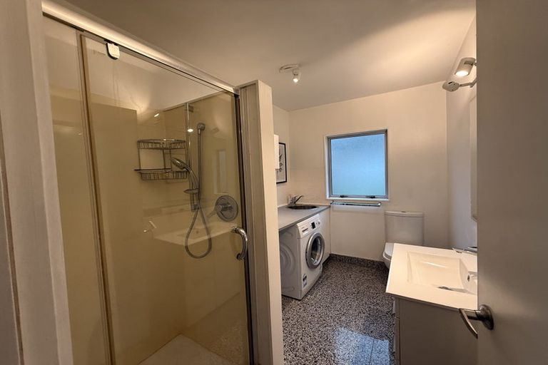 Photo of property in 281 Queens Drive, Lyall Bay, Wellington, 6022