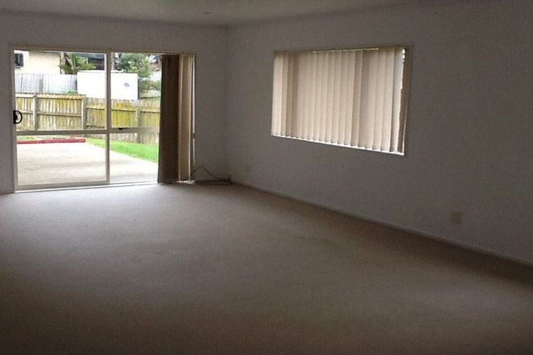Photo of property in 108 Pitt Avenue, Clendon Park, Auckland, 2103