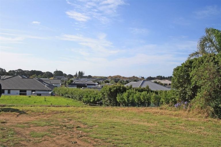 Photo of property in 3a Oakmont Crescent, Waiwhakaiho, New Plymouth, 4312