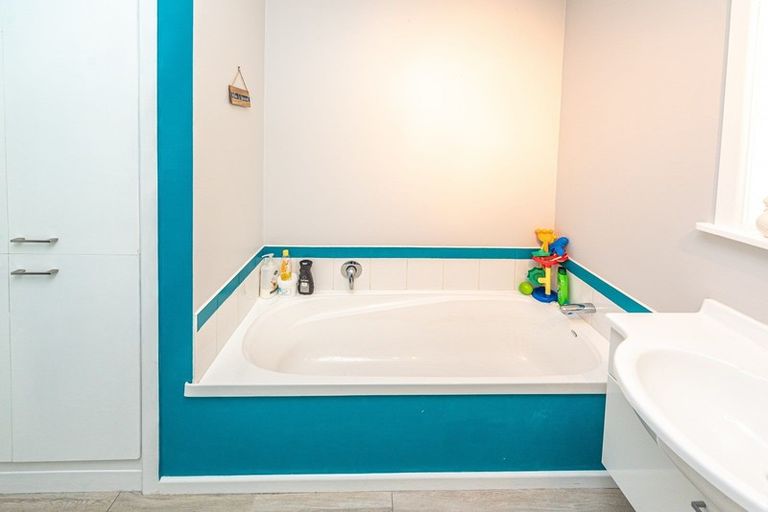 Photo of property in 18 West Way, Durie Hill, Whanganui, 4500